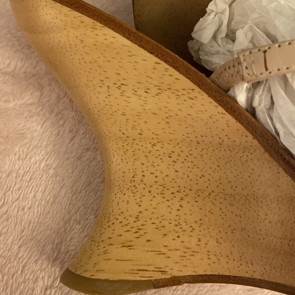 Beautiful Jeweled Wedge - Picture 6 of 13